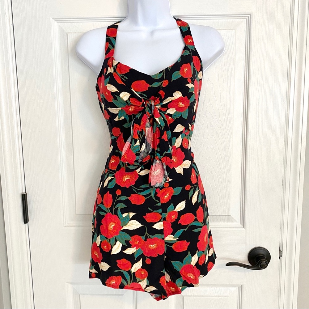 🎉 HOST PICK! 🎉 NWOT Rose Tie Front Romper (S) - Picture 5 of 6